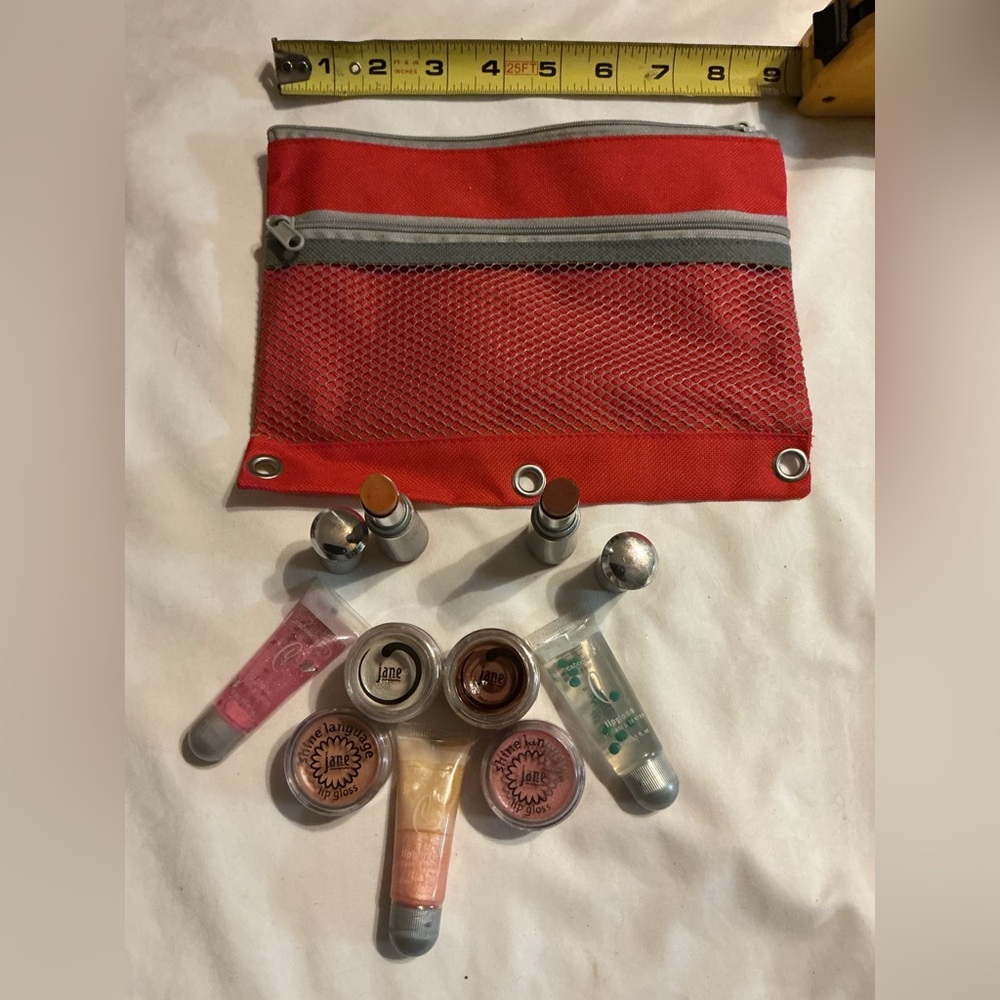 🛍️LAST CHANCE🛍️ NWT Red Mesh Zipper Cosmetic Pouch with 9 pieces